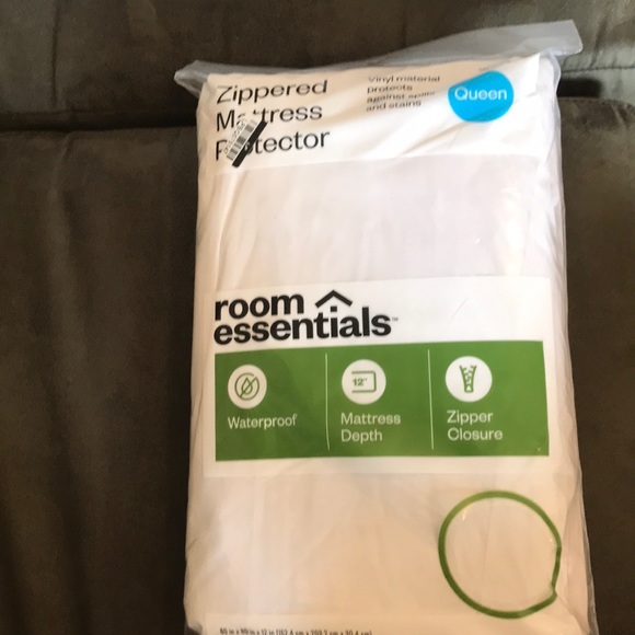 Other - Queen Zippered Mattress Protector New